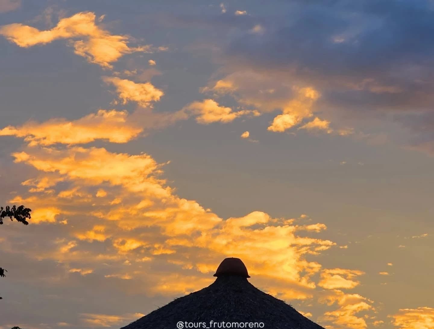 Los colores del atardecer sobre la finca
